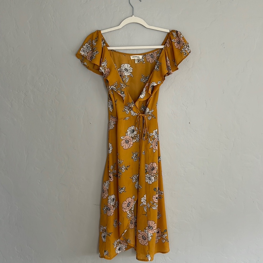 Women’s Medium Yellow Floral Wrap Sundress